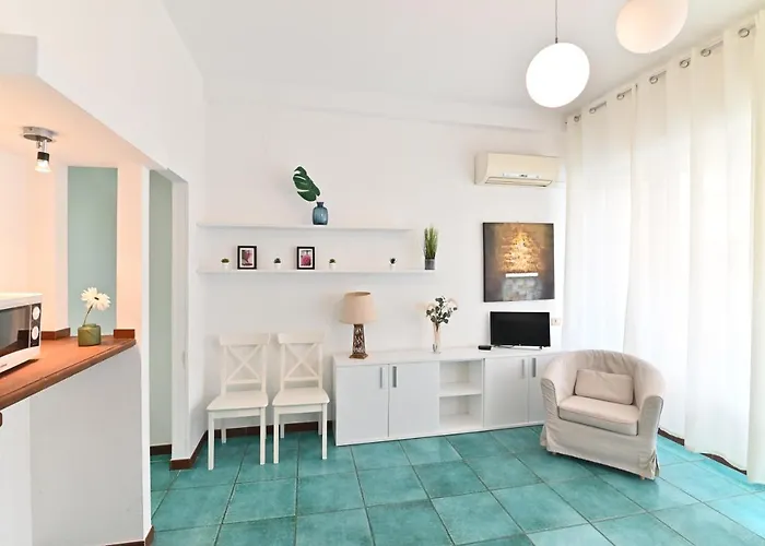 アパート Izzhome Terrace カリアリ